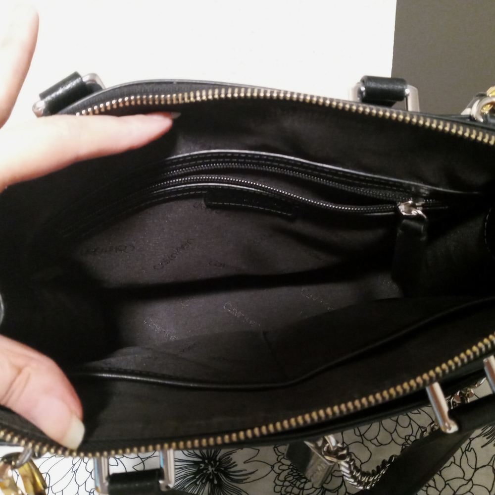 Elegant Black Calvin Klein Handbag 😍👜 - Picture 7 of 7